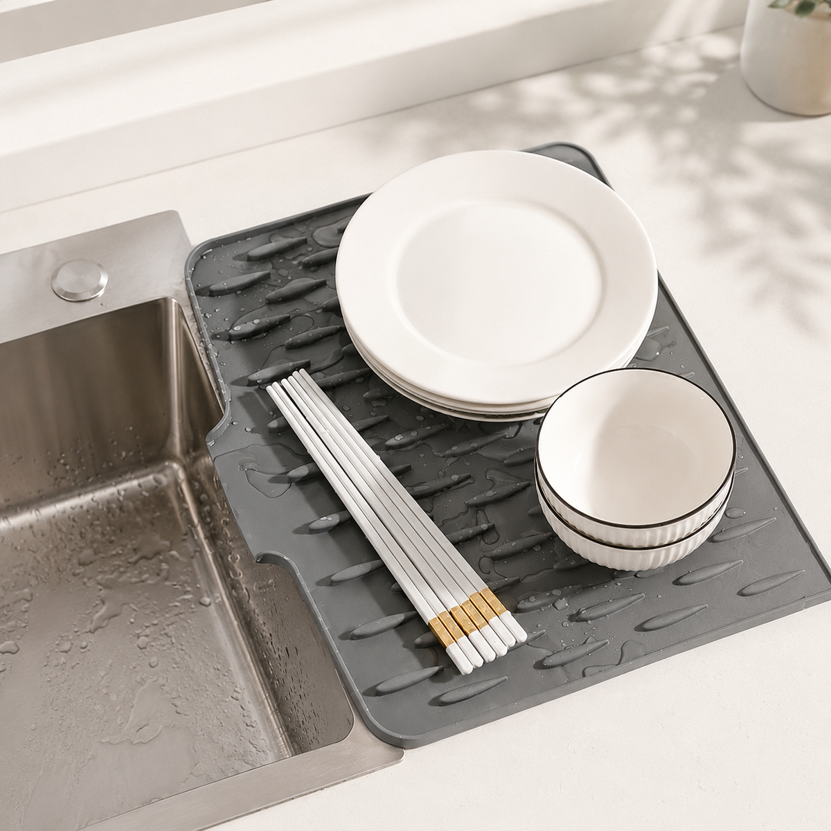 Silicone Sloped Drain Mat, Heat Resistant Anti-Slip Kitchen Drying & Trivet Pad