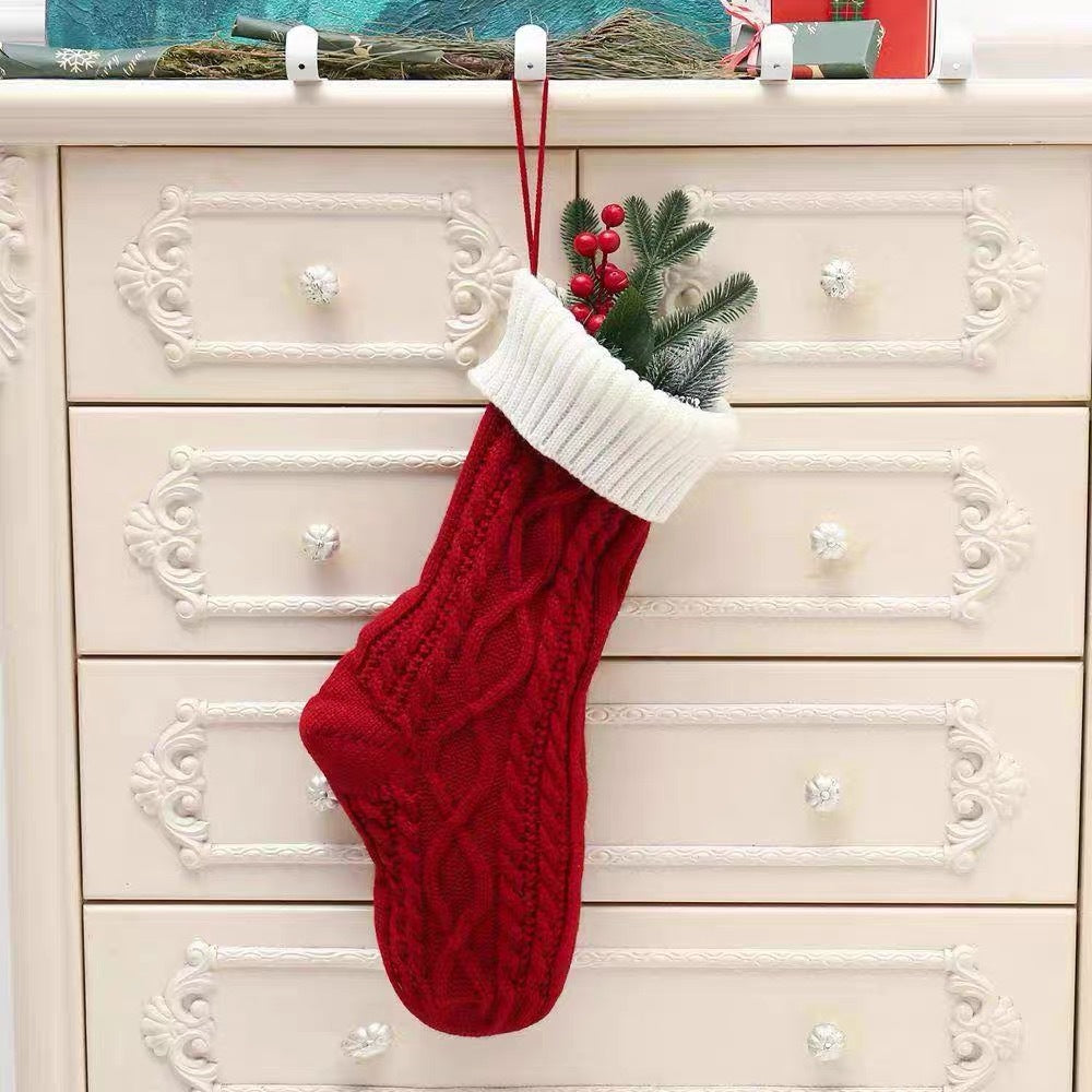 Large Cable Knit Christmas Stocking – 46cm Acrylic Holiday Stocking, Hanging Fireplace Stocking, Christmas Gift Holder in Green, White & Red